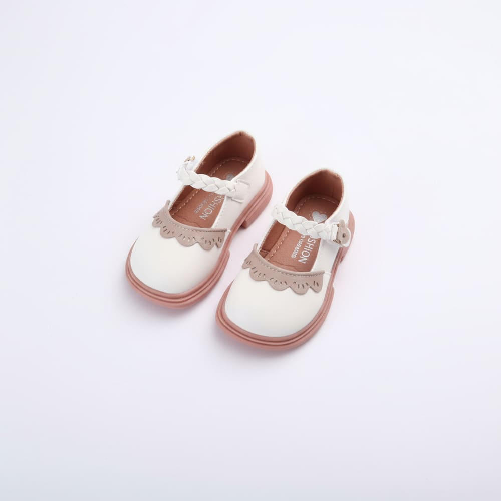 Girl’s white Mary Jane shoes with braided strap and scalloped toe